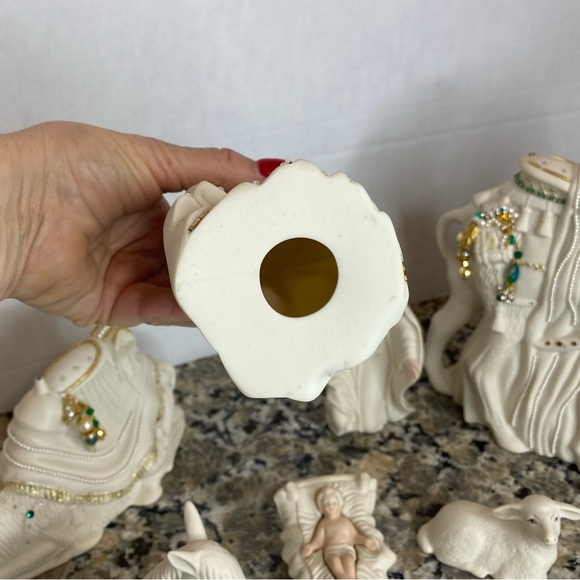 First Blessing Standing Camel Porcelain Nativity Christmas Figurines - Picture 15 of 16